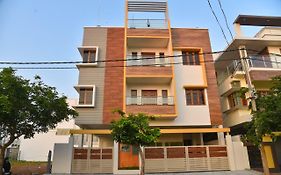 Elegant Serviced Apartment